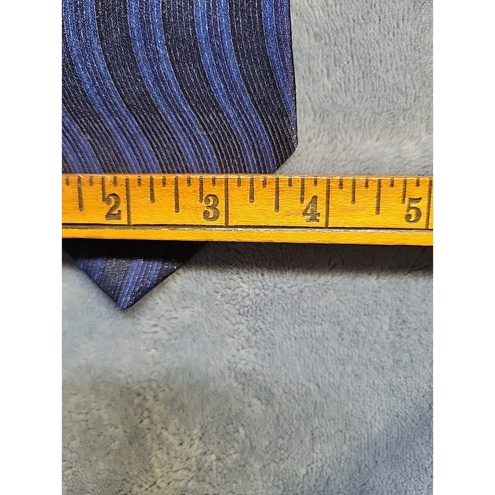 Vintage Louis Feraud Tie – Blue Striped/Wavy Designer Tie Made in Italy/USA - Picture 4 of 6